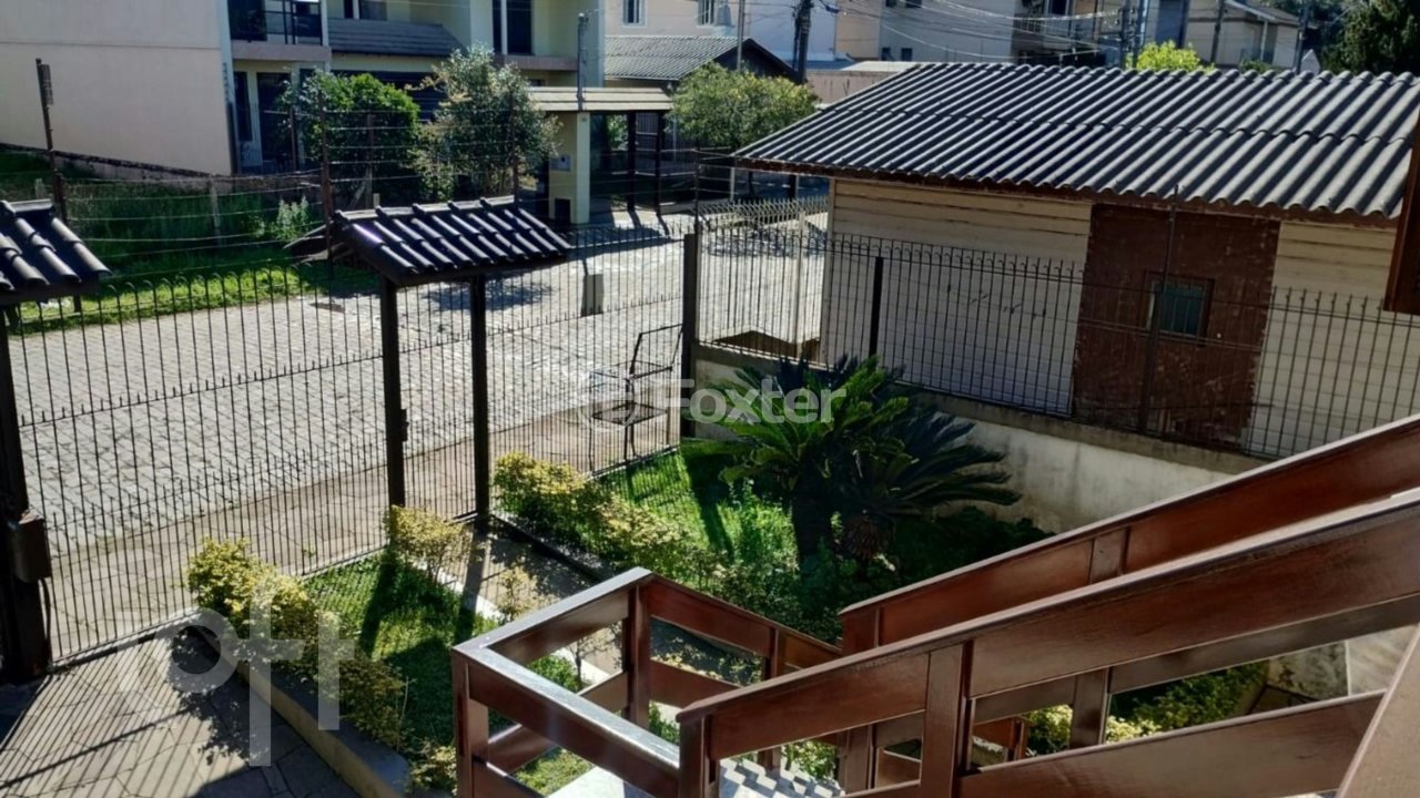 Casa à venda com 3 quartos, 242m² - Foto 4