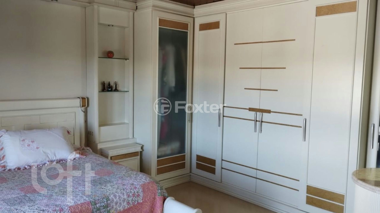 Casa à venda com 3 quartos, 242m² - Foto 9