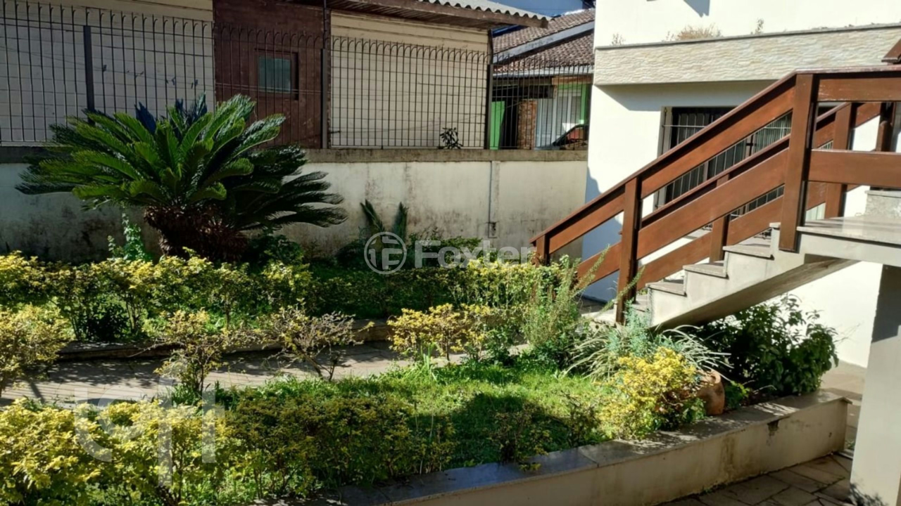 Casa à venda com 3 quartos, 242m² - Foto 2