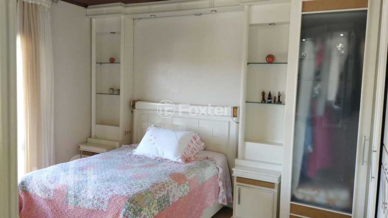 Casa à venda com 3 quartos, 242m² - Foto 10