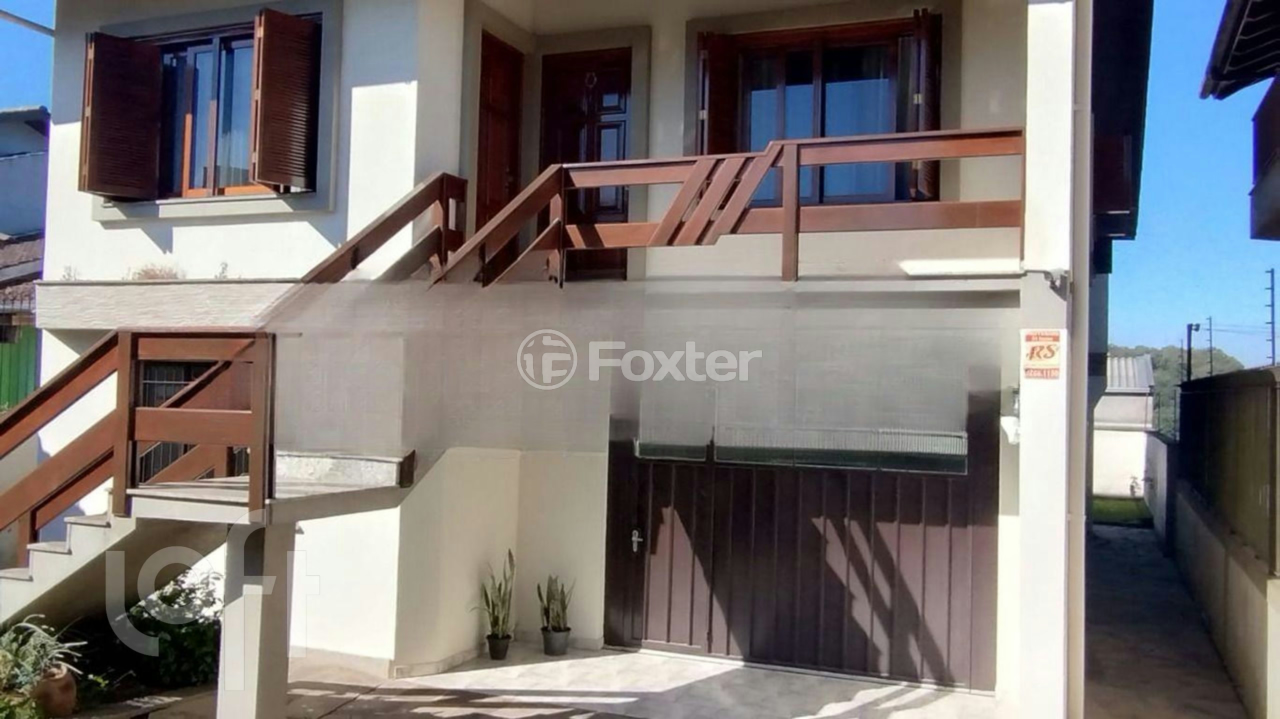 Casa à venda com 3 quartos, 242m² - Foto 1