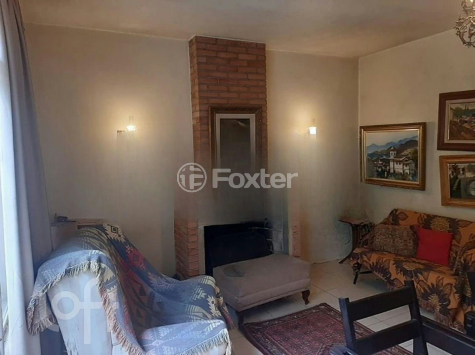 Casa à venda com 3 quartos, 212m² - Foto 1