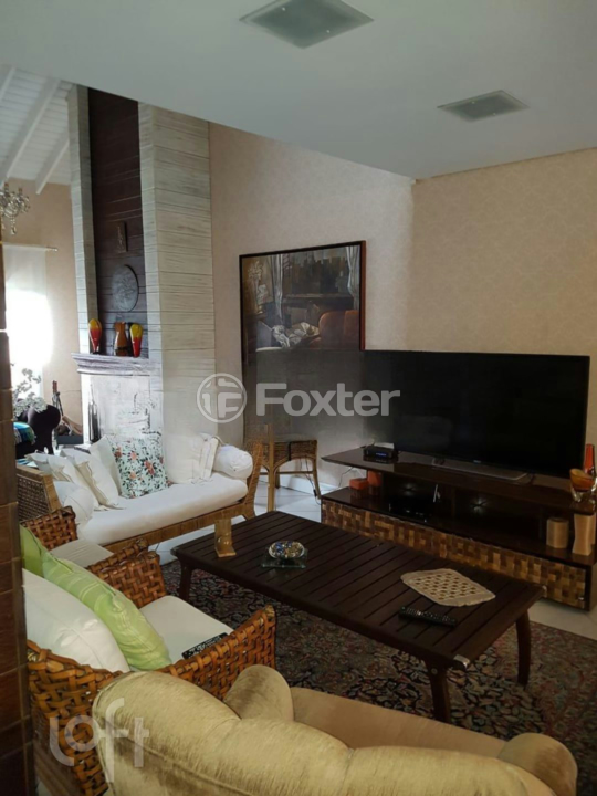 Casa à venda com 3 quartos, 234m² - Foto 1
