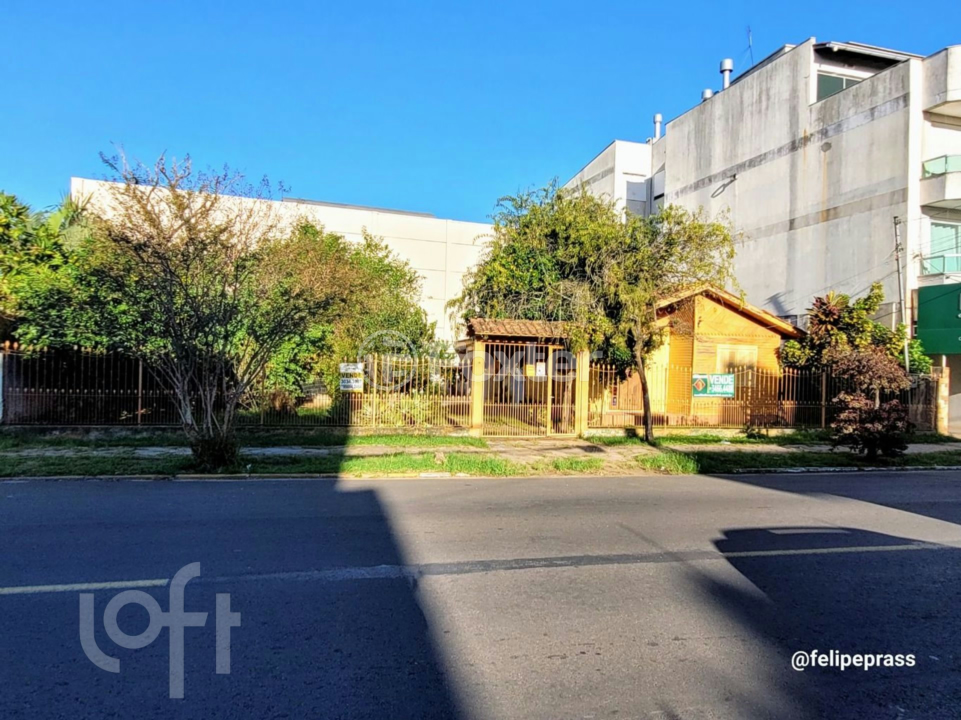 Casa à venda com 2 quartos, 290m² - Foto 2
