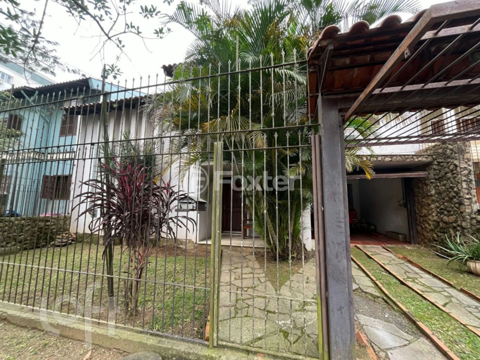 Casa à venda com 4 quartos, 360m² - Foto 1