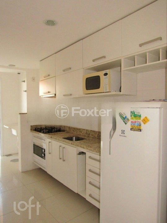 Apartamento à venda com 2 quartos, 80m² - Foto 2