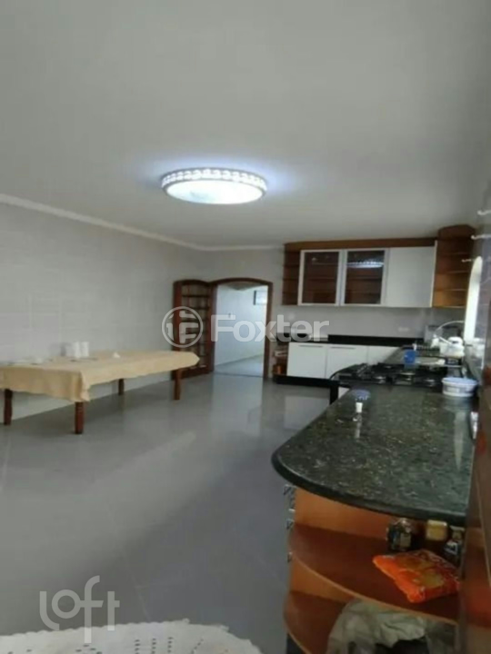 Casa à venda com 3 quartos, 200m² - Foto 1