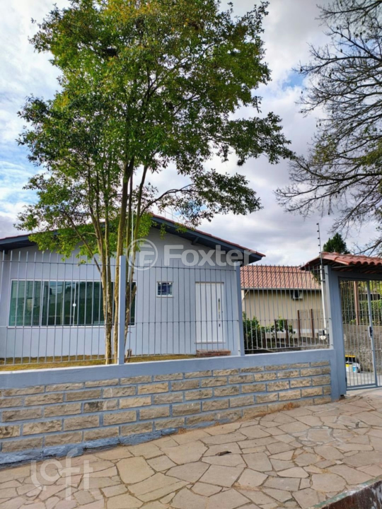 Casa à venda com 3 quartos, 194m² - Foto 1