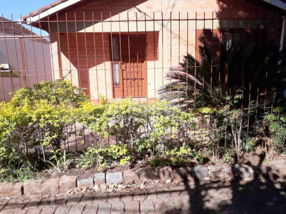 Casa à venda com 3 quartos, 325m² - Foto 1