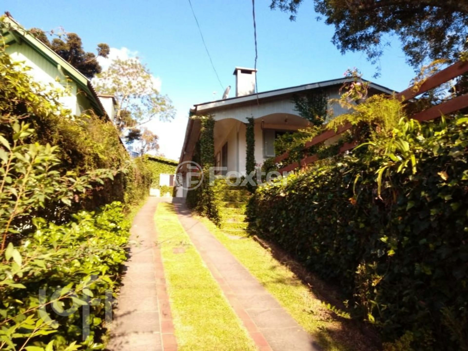Casa à venda com 5 quartos, 140m² - Foto 2