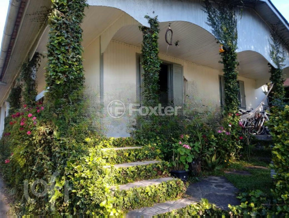 Casa à venda com 5 quartos, 140m² - Foto 1