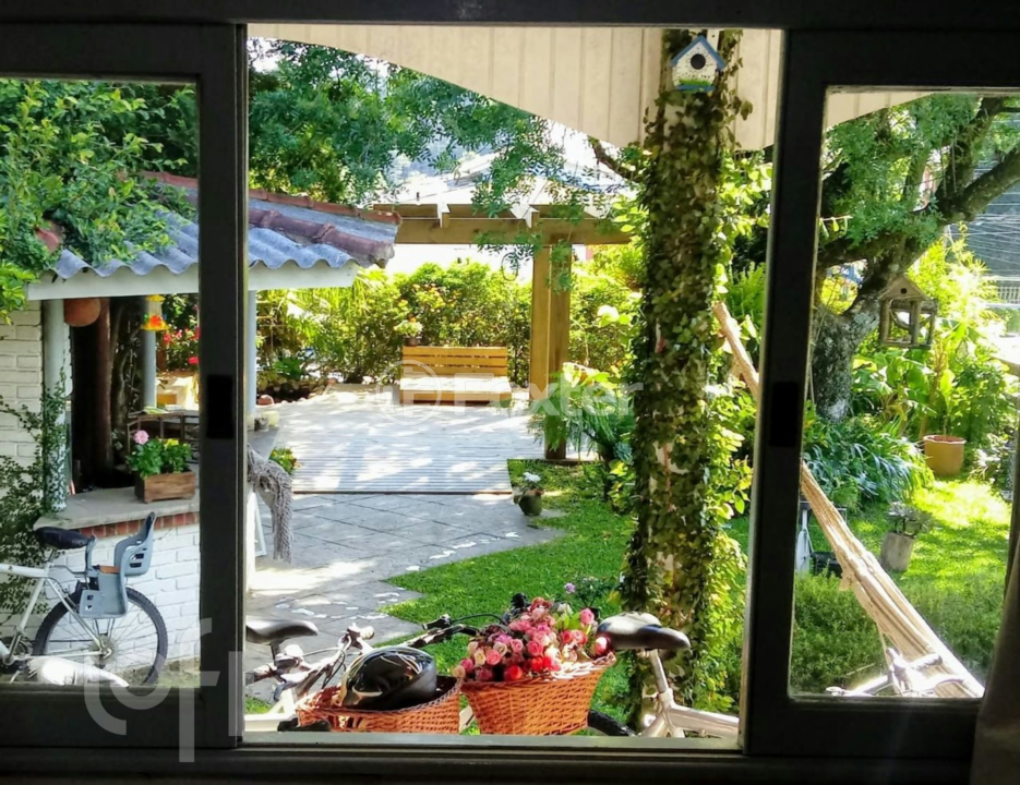 Casa à venda com 5 quartos, 140m² - Foto 24