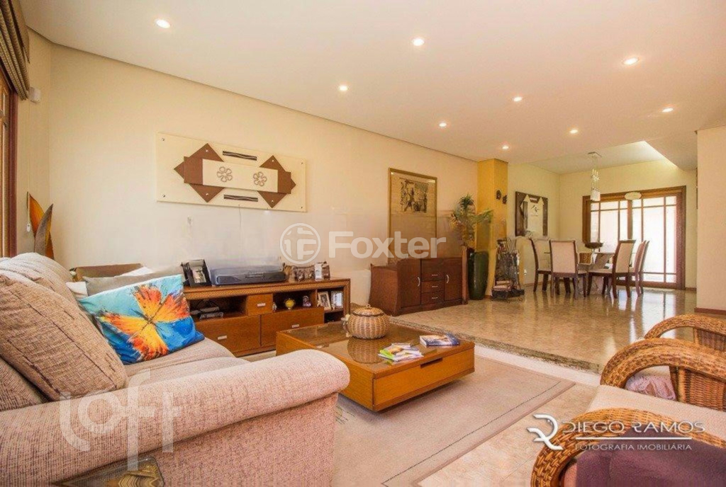 Casa de Condomínio à venda com 5 quartos, 290m² - Foto 4