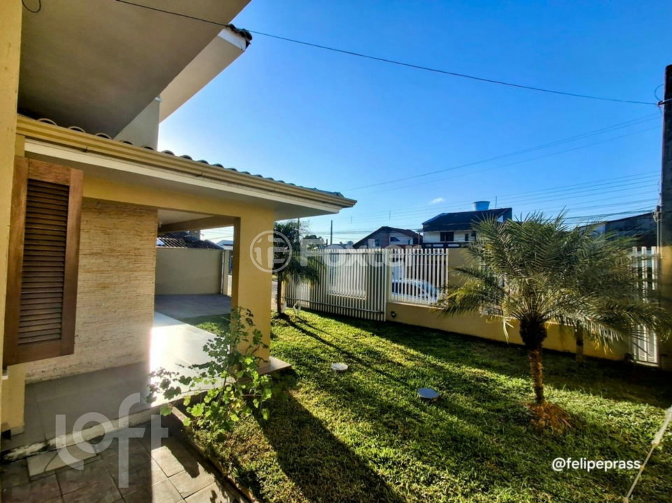 Casa à venda com 3 quartos, 163m² - Foto 1