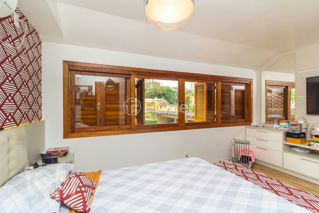 Casa de Condomínio à venda com 3 quartos, 221m² - Foto 3