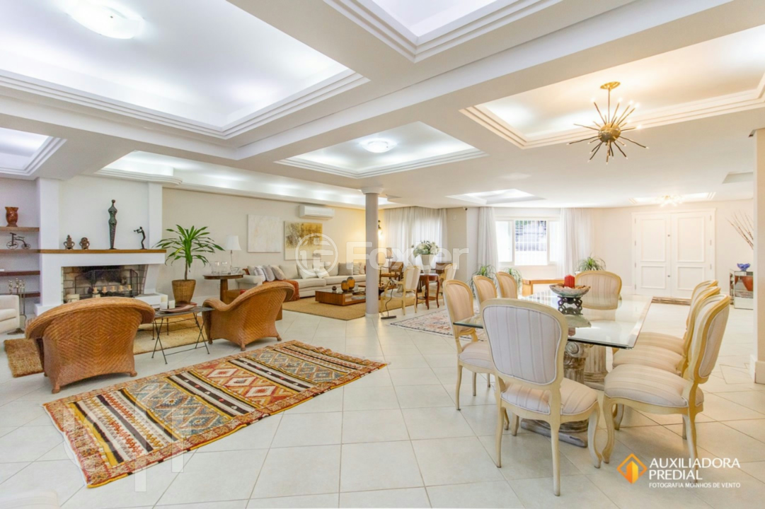 Casa à venda com 4 quartos, 1100m² - Foto 1