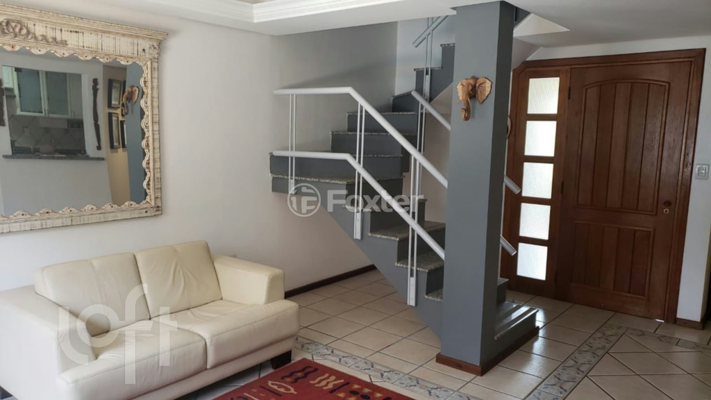 Casa de Condomínio à venda com 3 quartos, 300m² - Foto 2