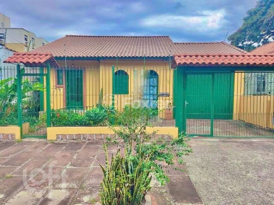 Casa à venda com 3 quartos, 220m² - Foto 1