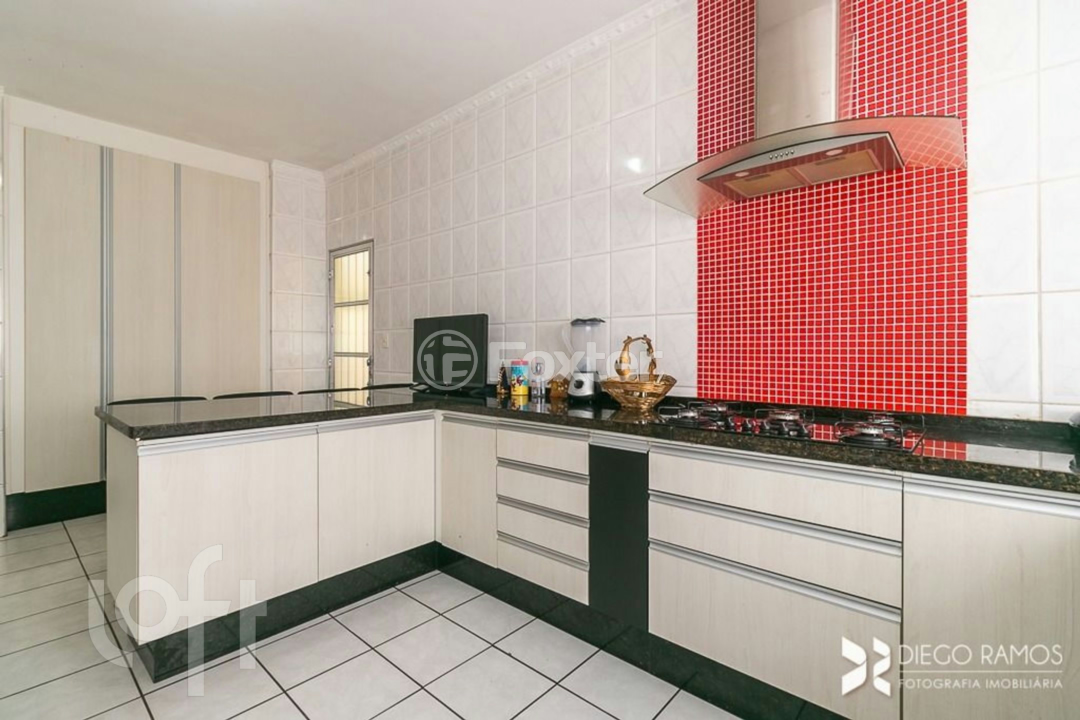 Casa à venda com 3 quartos, 202m² - Foto 1