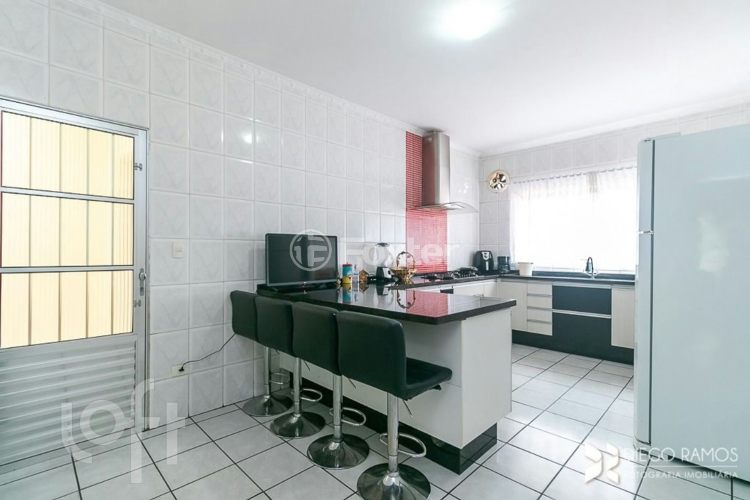Casa à venda com 3 quartos, 202m² - Foto 2