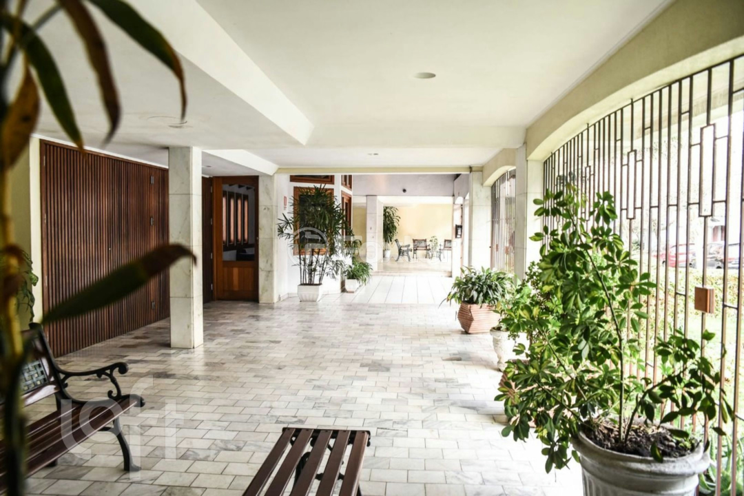 Apartamento à venda com 2 quartos, 67m² - Foto 2