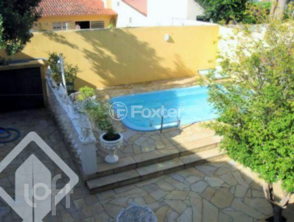 Casa à venda com 3 quartos, 200m² - Foto 1