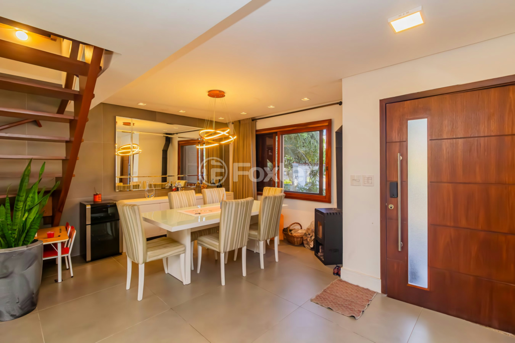 Casa de Condomínio à venda com 3 quartos, 212m² - Foto 2