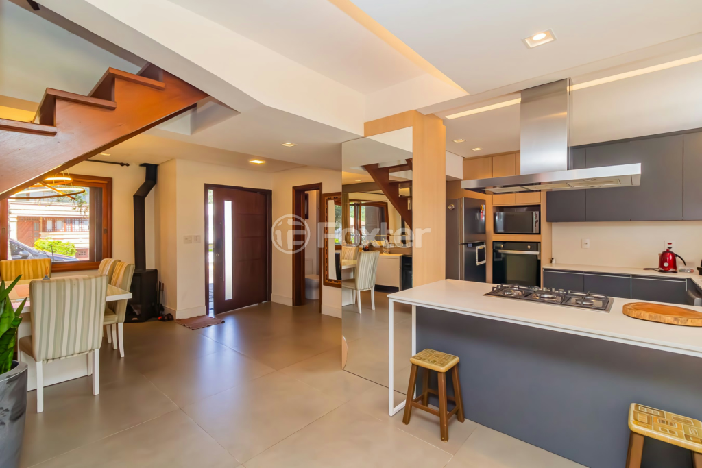 Casa de Condomínio à venda com 3 quartos, 212m² - Foto 1