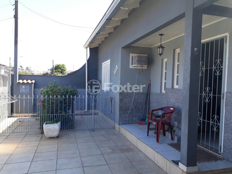 Casa à venda com 3 quartos, 122m² - Foto 1
