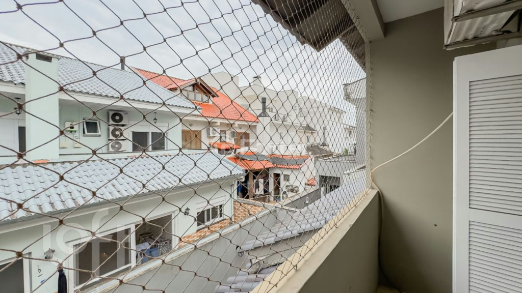 Casa de Condomínio à venda com 3 quartos, 216m² - Foto 32