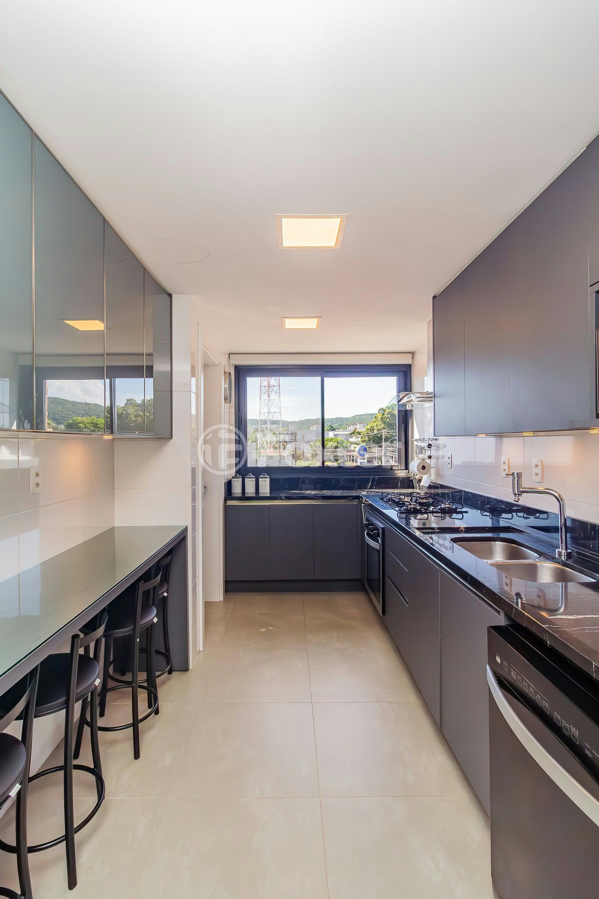 Apartamento à venda com 3 quartos, 162m² - Foto 19