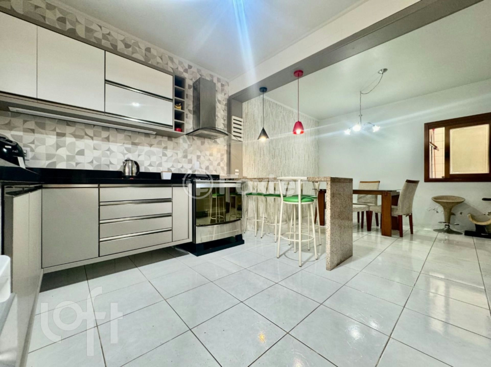 Casa à venda com 4 quartos, 177m² - Foto 4