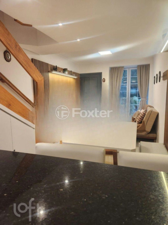 Casa à venda com 3 quartos, 102m² - Foto 1