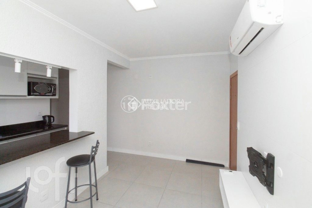 Apartamento à venda com 1 quarto, 40m² - Foto 2