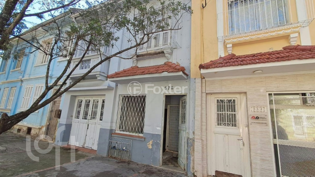 Casa à venda com 3 quartos, 216m² - Foto 1