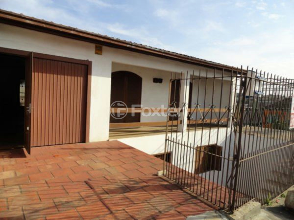Casa à venda com 3 quartos, 250m² - Foto 1