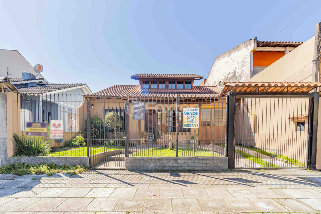 Casa à venda com 3 quartos, 158m² - Foto 1