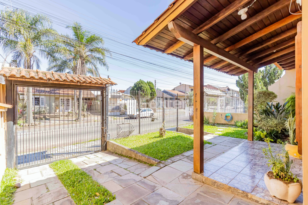Casa à venda com 3 quartos, 158m² - Foto 2