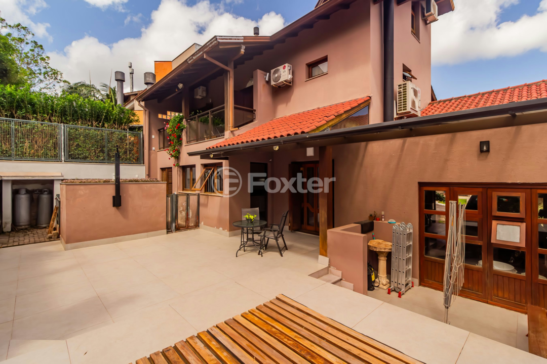 Casa de Condomínio à venda com 3 quartos, 260m² - Foto 2