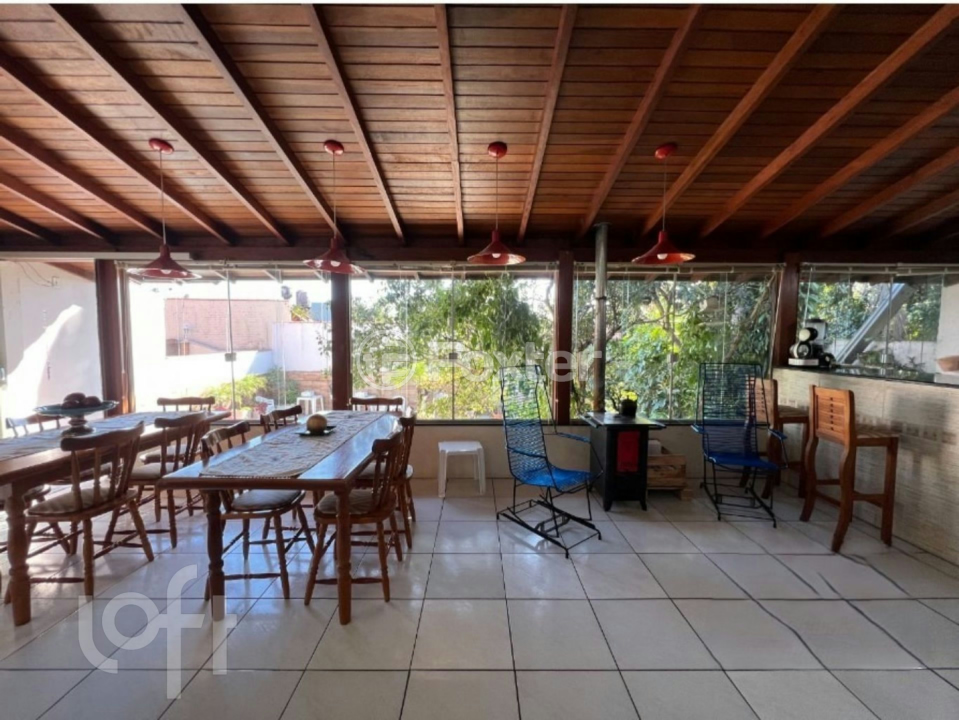 Casa à venda com 3 quartos, 340m² - Foto 1