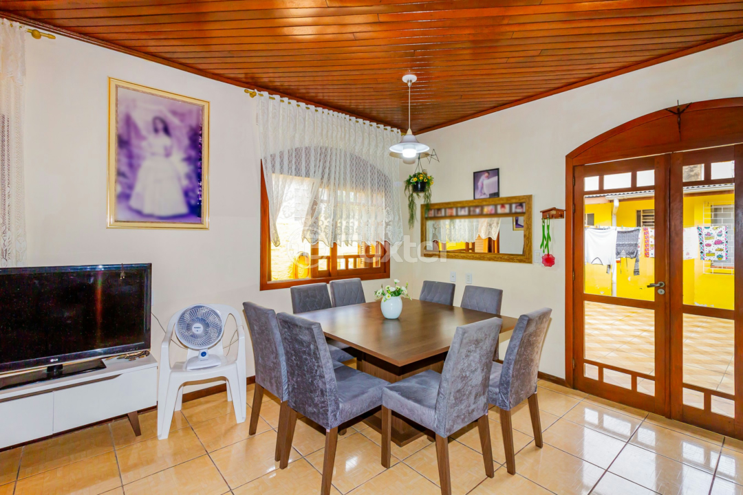 Casa à venda com 5 quartos, 210m² - Foto 7