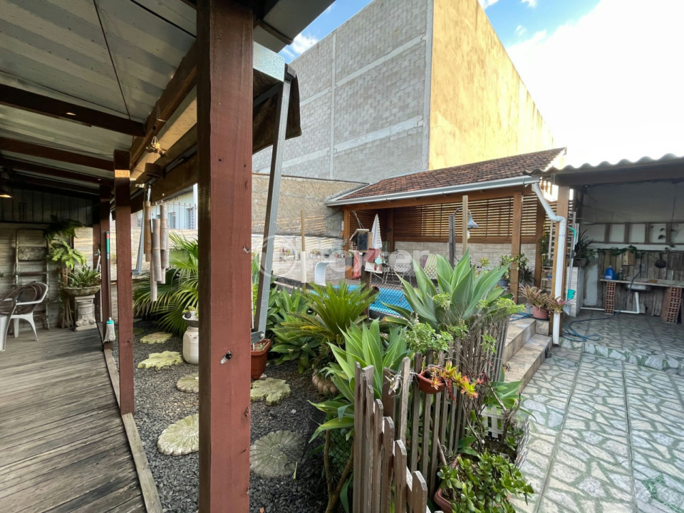 Casa à venda com 3 quartos, 100m² - Foto 4