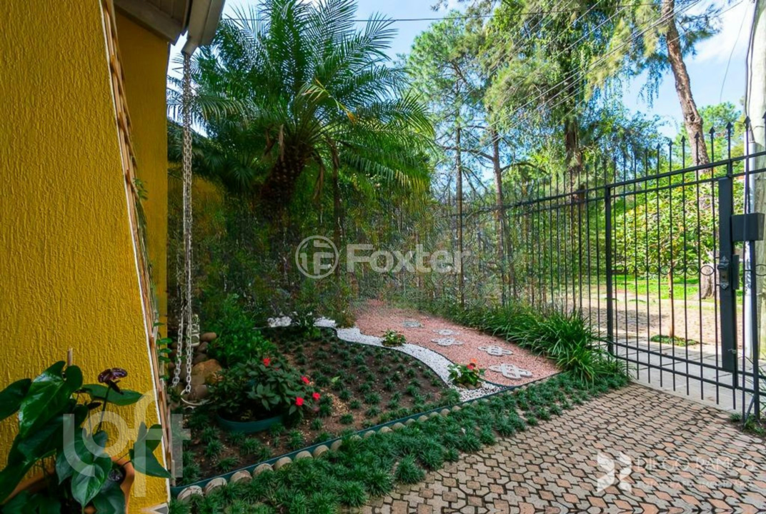 Casa à venda com 3 quartos, 381m² - Foto 2