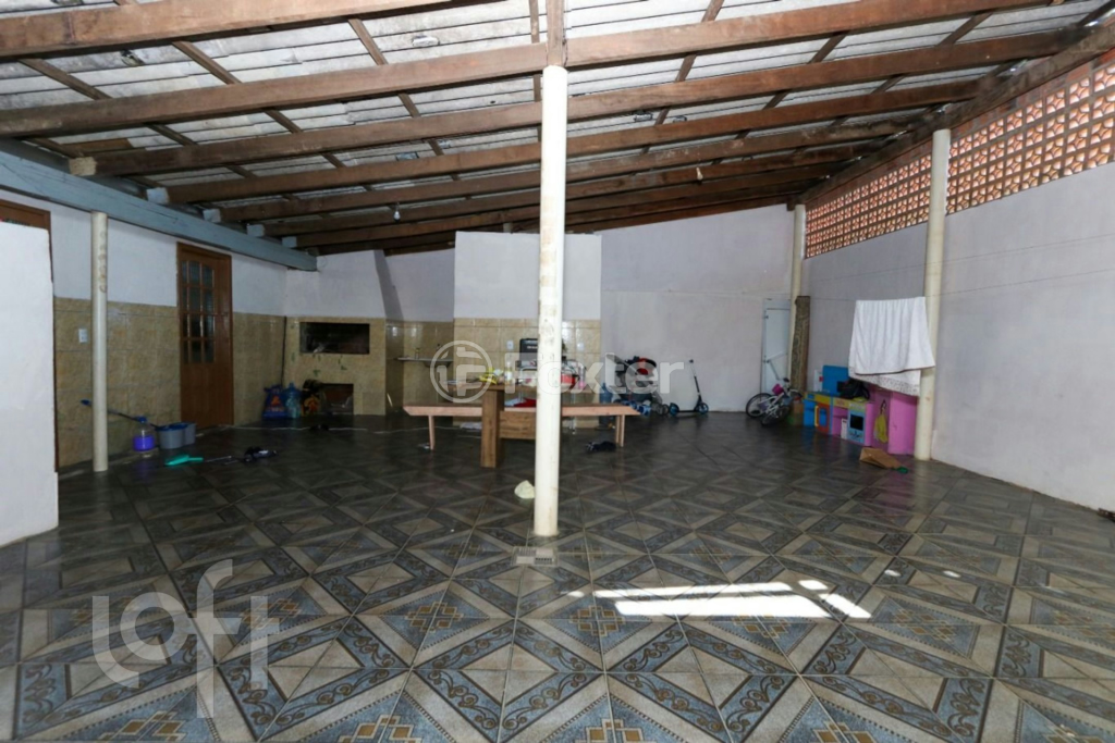 Casa à venda com 4 quartos, 200m² - Foto 2