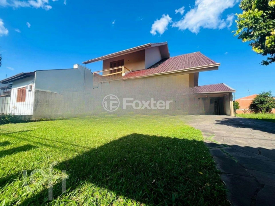 Casa à venda com 3 quartos, 214m² - Foto 1