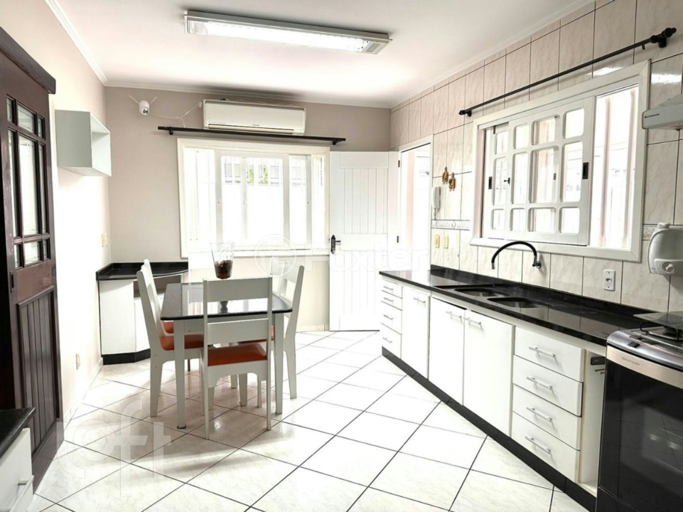 Casa à venda com 4 quartos, 170m² - Foto 8