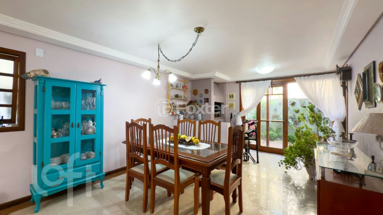 Casa de Condomínio à venda com 3 quartos, 225m² - Foto 2