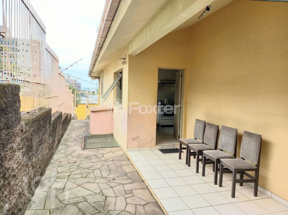 Casa à venda com 6 quartos, 233m² - Foto 17