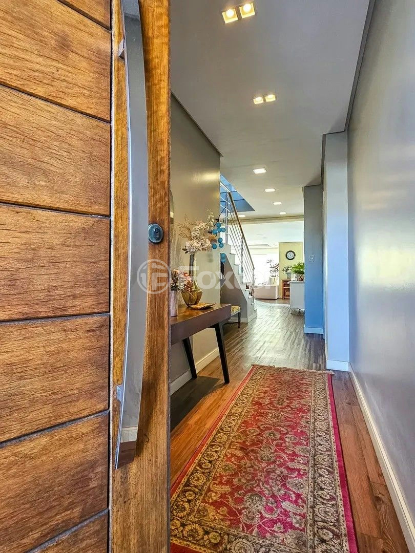Casa de Condomínio à venda com 3 quartos, 330m² - Foto 2