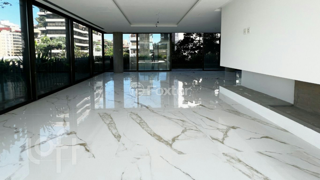 Apartamento à venda com 3 quartos, 251m² - Foto 2